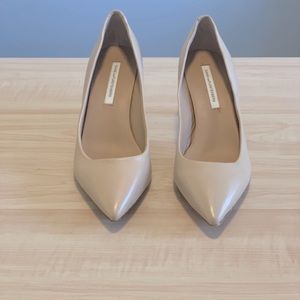 Diane Von Furstenberg Tan/nude heels